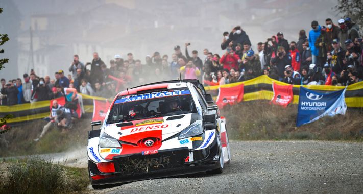 Az utolsó pillanatig küzd egymással a két Toyota pilóta a Rally Világbajnokságban