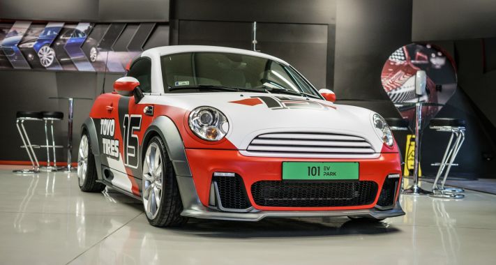 Átadásra került az AMTS 2021 nyereményautója, a Mini Cooper Coupé