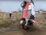 Videón az óriási bukás, többször átfordult a ritka raliautó, mire megállt...