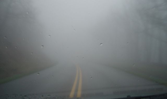 Közútkezelő: több útszakaszon is rosszak a látásviszonyok a köd miatt