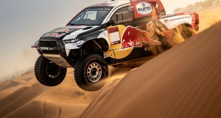Az év pickupjával hódítaná meg ismét a Dakart a Toyota