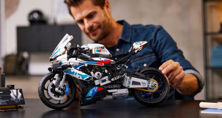 A BMW Motorrad bemutatja a LEGO Technic BMW M 1000 RR-t