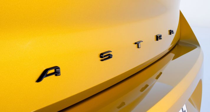 7.390.000 forinttól rendelhető a szinte full extrás új Opel Astra