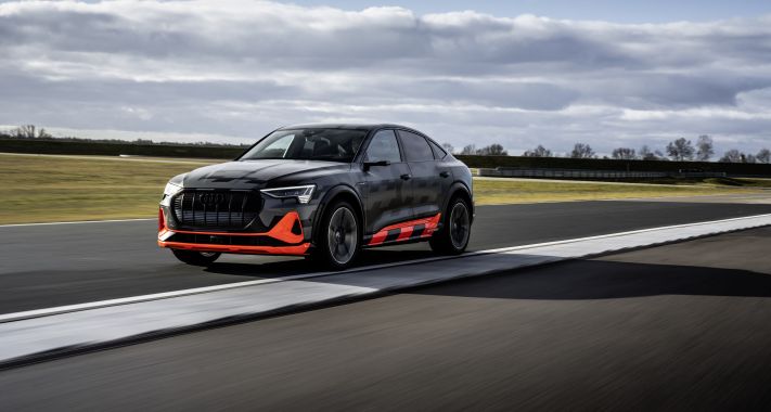Győri motorokkal mutatkoztak be a világnak az új Audi e-tron S-modellek