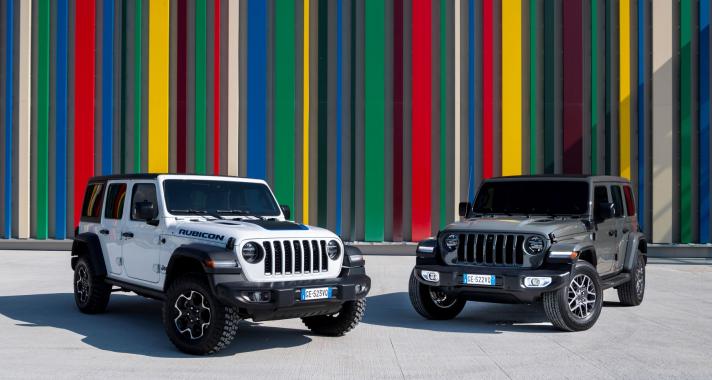 A Jeep® Wrangler 4xe a 2022-es Világ Év Női Autója szavazáson elnyerte a legjobb összkerékhajtású modell címét