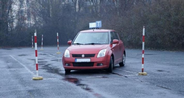 Eljárás indult egy autós oktató ellen, aki a kocsiban ittasan ült a tanulóvezető mellett Zuglóban