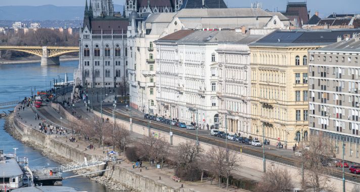 Hétfőtől újra az autósoké pesti alsó rakpart