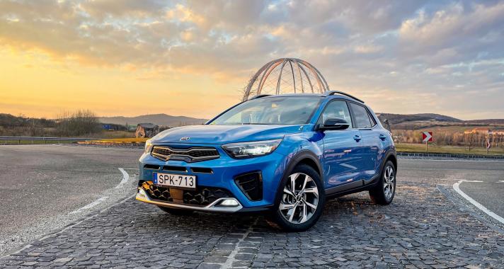 Trendi a négyzeten, avagy a fullos kicsi – Kia Stonic 120 Hybrid 48V GT Line