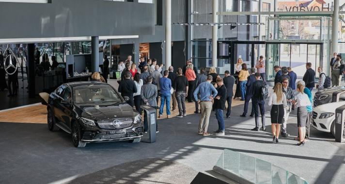 Megnyílt a világ egyik legmodernebb Mercedes-Benz márkakereskedése Budaörsön