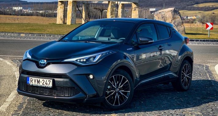 Csak hátra ne kelljen ülni – Toyota C-HR 1.8 Hybrid Executive