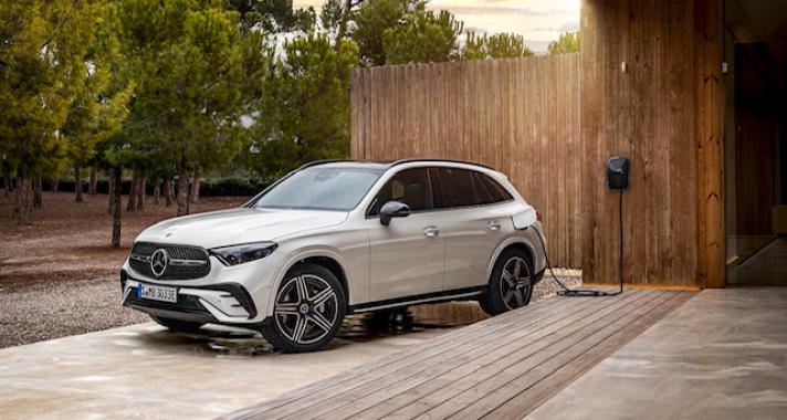 További változatokkal bővül az új Mercedes-Benz GLC kínálata