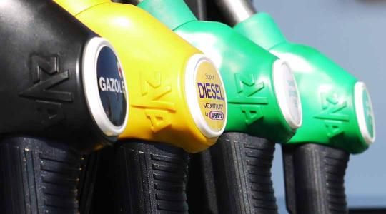 Holnaptól jelentősen emelkedik az üzemanyag ára