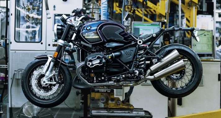 100 éves jubileumának tiszteletére a BMW Motorrad bemutatja az R nineT 100 Years és az R 18 100 Years modelleket