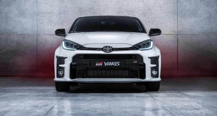 Négykerekes, 261 lóerős, vérbeli utcai versenyautó lesz a vadonatúj Toyota GR Yaris