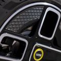 A tisztán elektromos hajtású MINI Cooper SE Cabrio 100%-ban újrahasznosított alumíniumból készült keréktárcsákkal érkezik