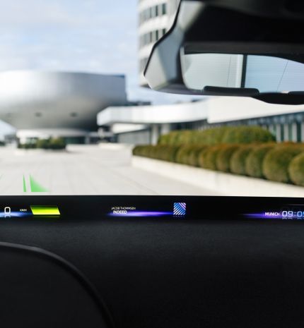 Jön a BMW Panorámakivetítő
