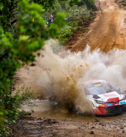 Dobogós hellyel növelte előnyét a bajnokságban a Toyota a Szardínia Rallyn