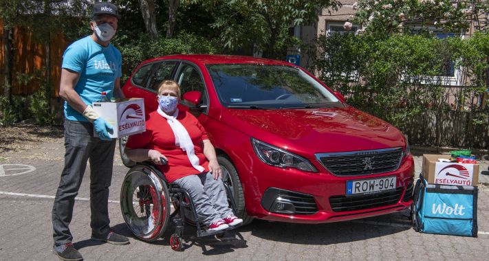 Peugeot Esélyautók szállítanak élelmiszert a fogyatékkal élőknek