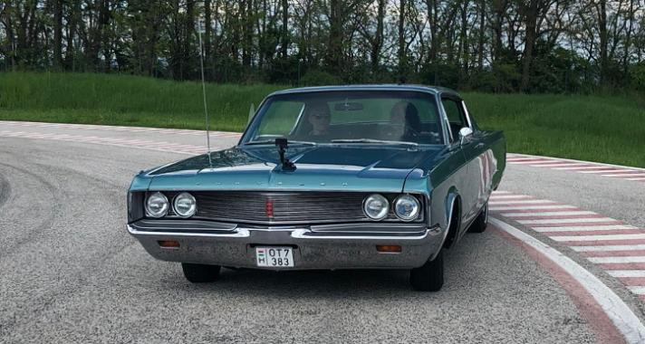 A 325 lovas amerikai álom: 1968 Chrysler Newport Coupé + VIDEÓ