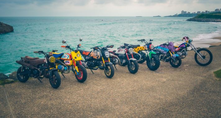 Hét átépített minimotorral szörfözik be a 2023-as Wheels and Waves fesztiválra a Honda