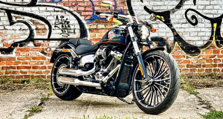 Vulkánkitörés – Harley Davidson Breakout 117