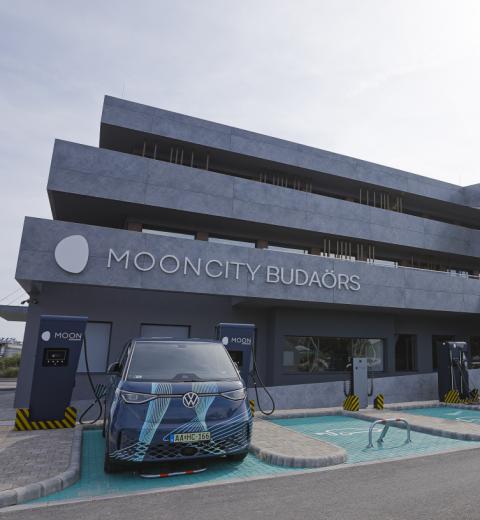 Megnyílt a MOONCITY Budaörs – Stratégiai partnerségre lép a Porsche Hungaria és az MVM