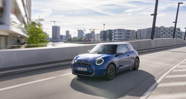 A nagyvárosi vezetés egyedülálló élménye: a zéró emissziójú MINI Cooper SE