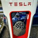 A Tesla megnyitotta Supercharger hálózatát más elektromos járművek számára Magyarországon.