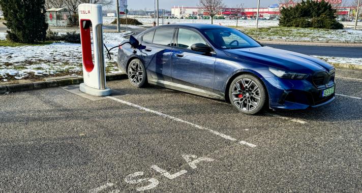 A Tesla megnyitotta Supercharger hálózatát más elektromos járművek számára Magyarországon.