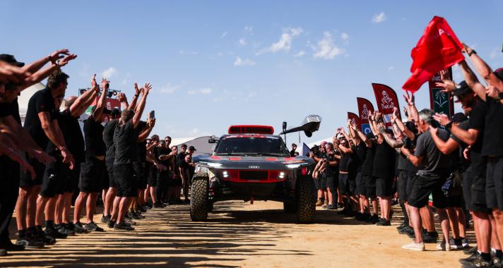 Történelmi győzelmet aratott az Audi a Dakar Ralin