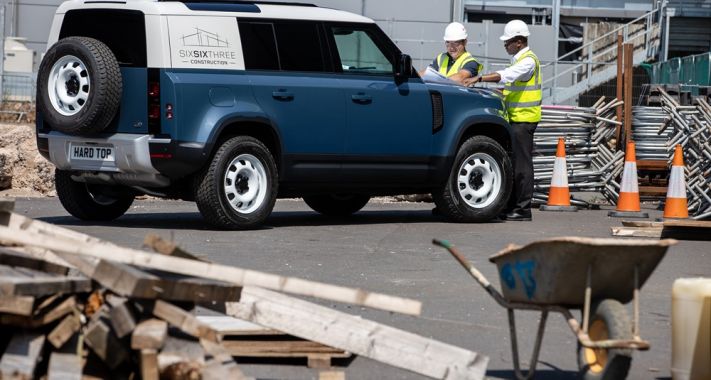 A Land Rover Defender munkába áll: a múltban már használt