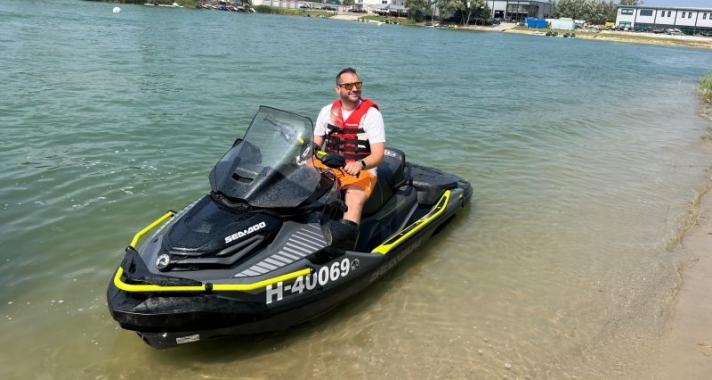 A világ legdizájnosabb jet-skijévé választották a Sea-Doo Explorer Prót