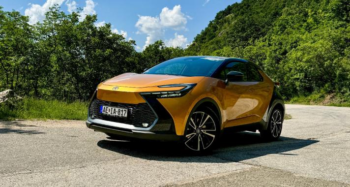 Bevált recept remek köntösben - Toyota C-HR 2.0 Hybrid 197 LE AWD e-CVT