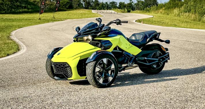 Hórobogózás aszfalton – Can Am Spider F3