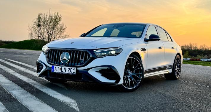 Kívánság halmazok legjobb metszete - Mercedes AMG  E 53 Turbo Hybrid Edition 1