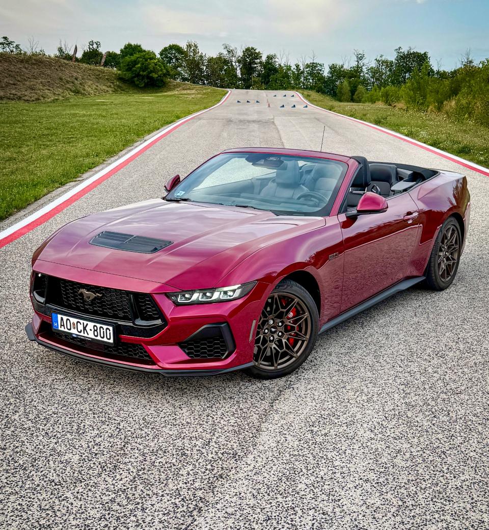 Mézédes áfonyás keménycukor – Ford Mustang GT Performance Convertible teszt