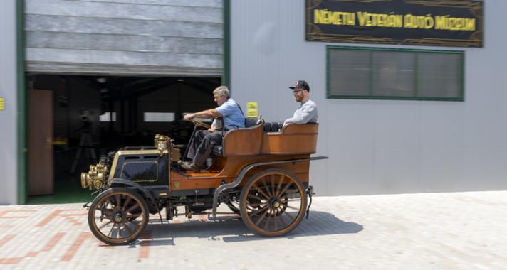 6,5 LE-vel tépték fel a Champs-Élysées-t - 1899 Panhard M2E és 1900 Panhard M4E + VIDEÓ