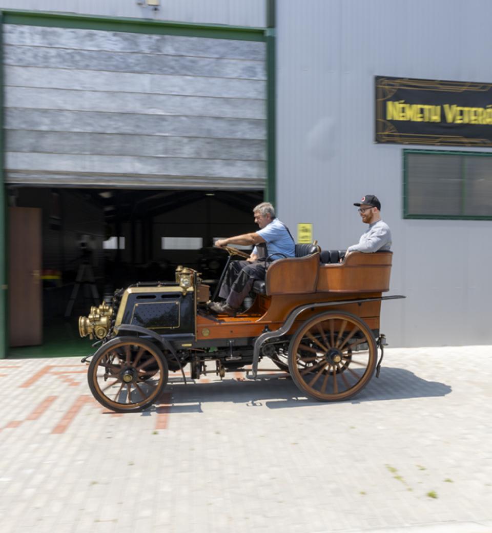 6,5 LE-vel tépték fel a Champs-Élysées-t - 1899 Panhard M2E és 1900 Panhard M4E + VIDEÓ