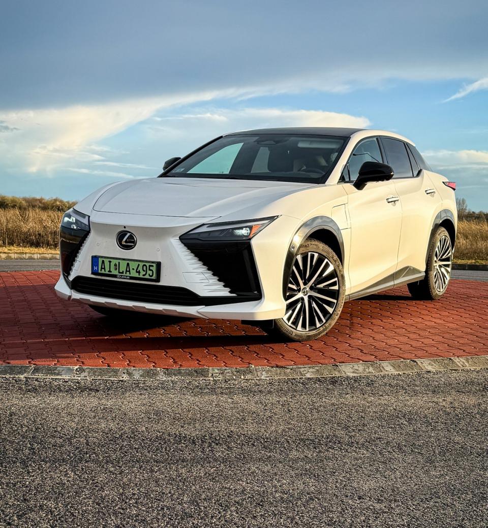 Manga Panda - Lexus Rz 300e Teszt