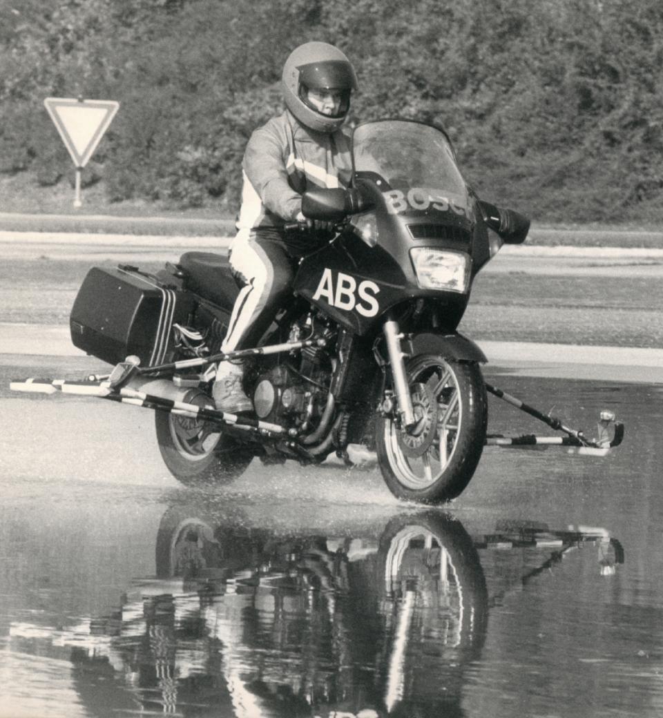 A motorosok biztonságára vigyáz legújabb fejlesztéseivel a Bosch