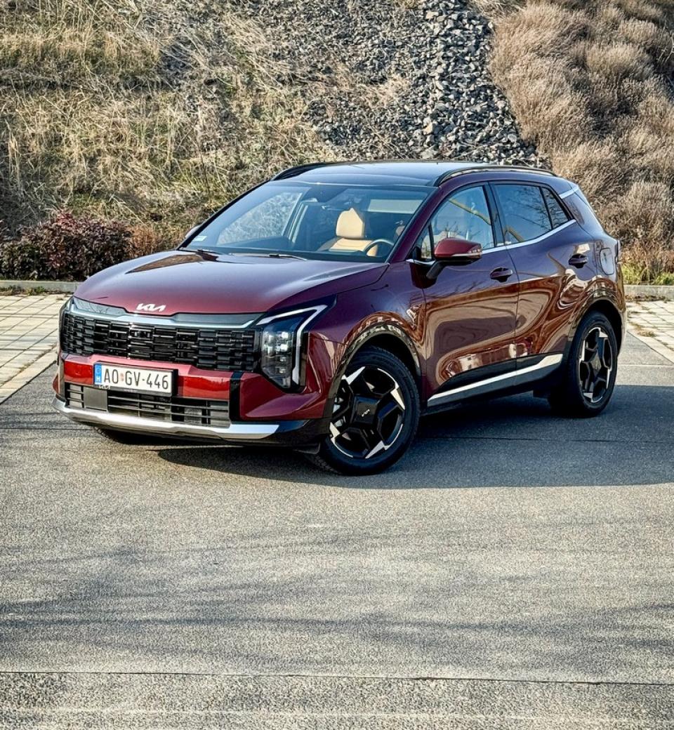 Még mindig az űrben jár, de már a földön is jobban mozog - Teszten a megújult KIA Sportage HEV