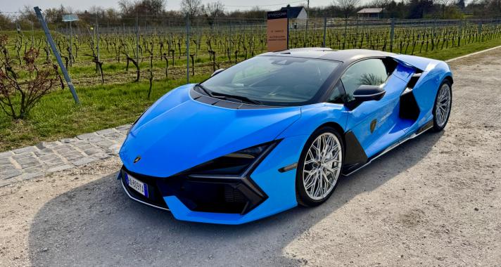 Lamborghini-nap Etyeken: három világ, egy út, nulla józan ész