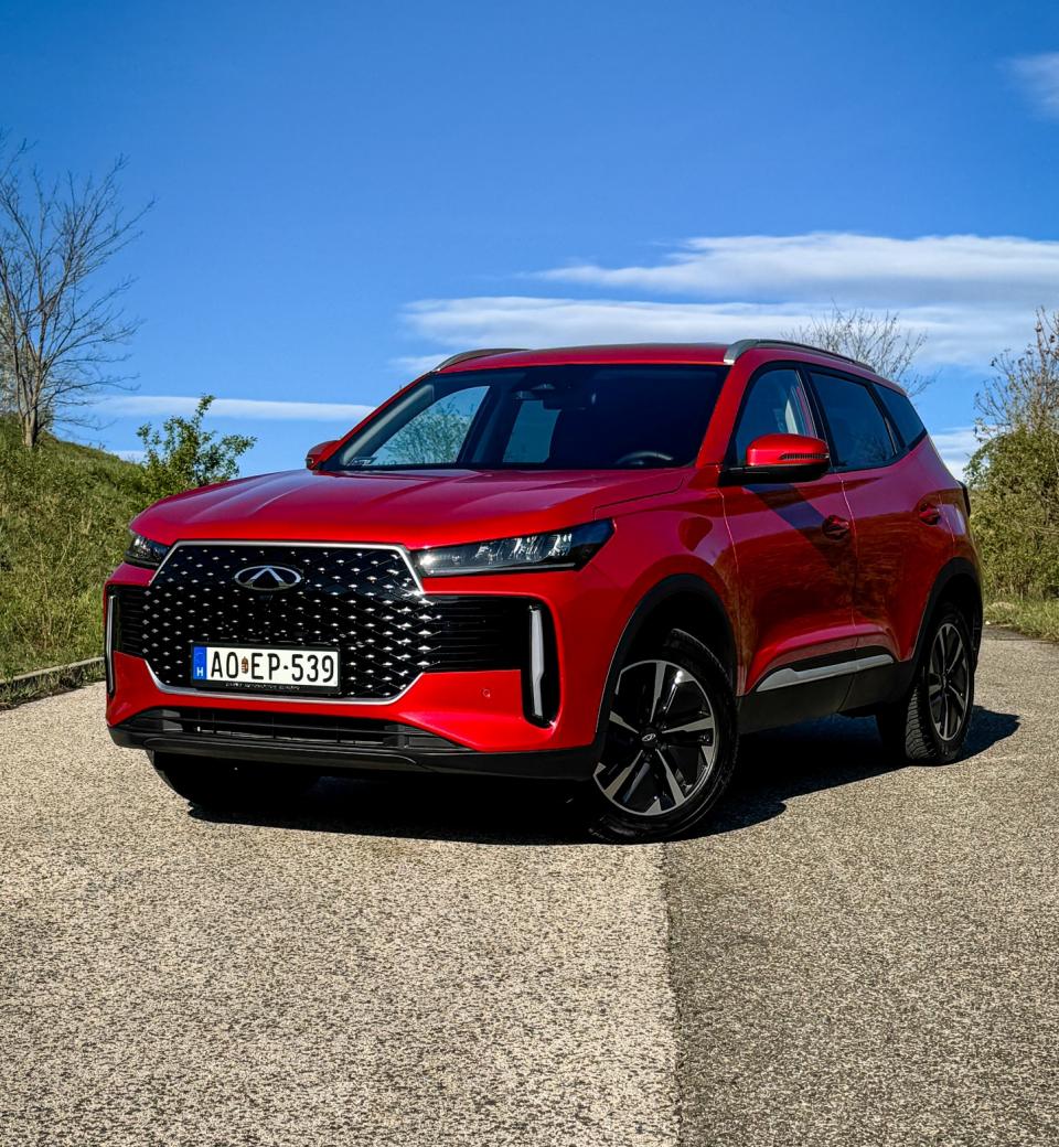 Chery Tiggo 4 Full-Hibrid teszt: Az autó, amely bedöntheti a használtpiacot is?