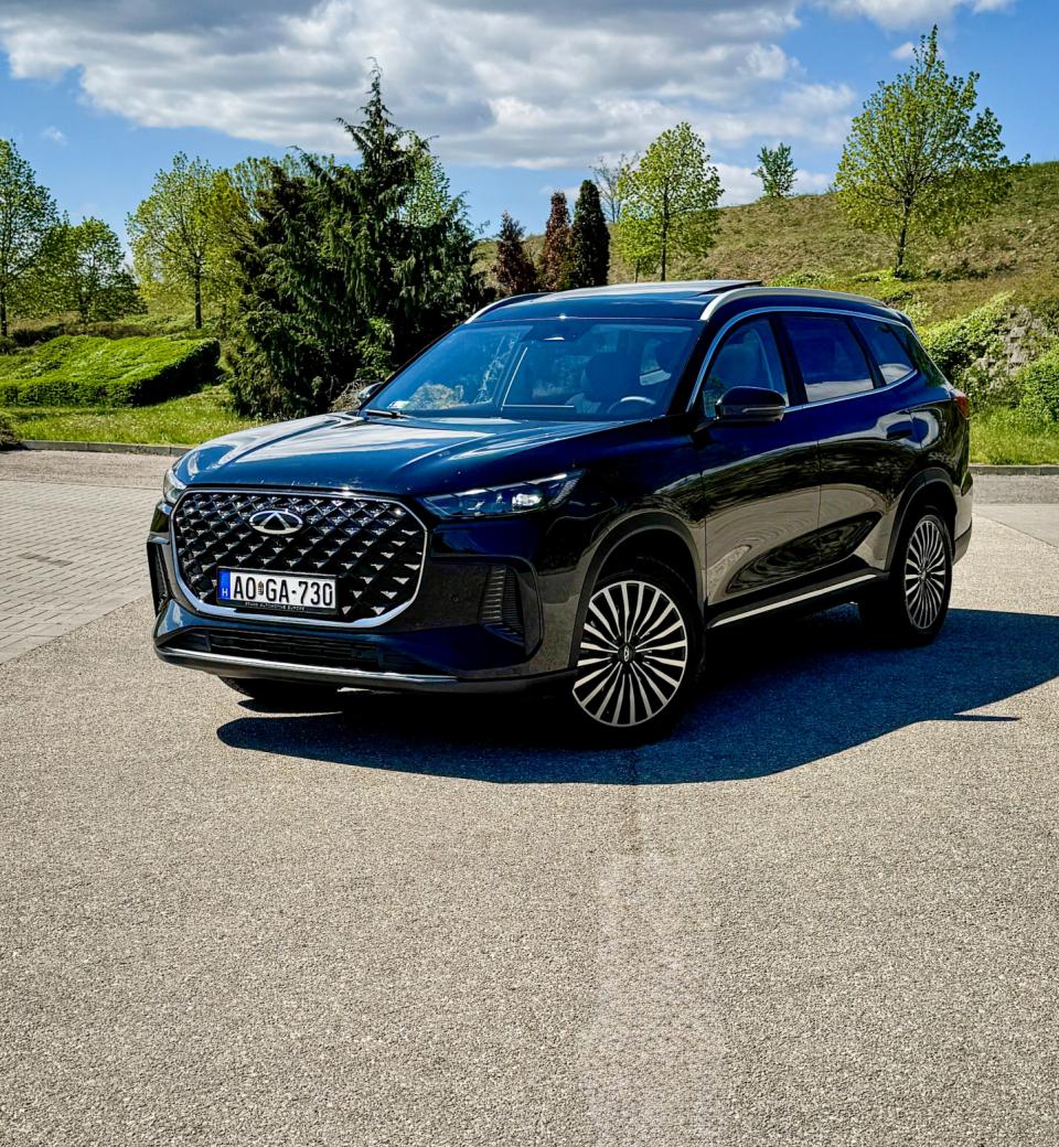 Az anyósülés itt a First Class – CHERY Tiggo 8 teszt