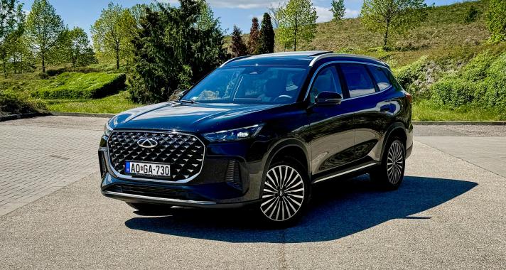 Az anyósülés itt a First Class – CHERY Tiggo 8 teszt