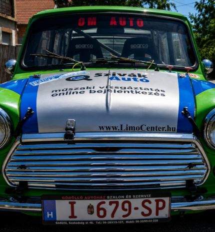 Csajok Miniben…, de nem úgy!