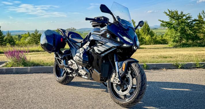 A sport-túrázás fekete lovagja – BMW R 1300 RS Triple Black