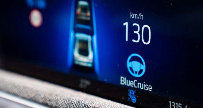 Nem tesztvezettük, csak tesztücsörögtünk benne: Teszten a Ford BlueCruise!
