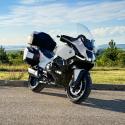 Szolgálunk, védünk és utazunk: A kék villogó árnyékában érkezett meg az új BMW R1300RT