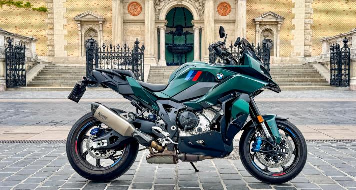 Ilyen lehet lézerkarddal kaszabolni! – BMW M 1000 XR teszt (2026)